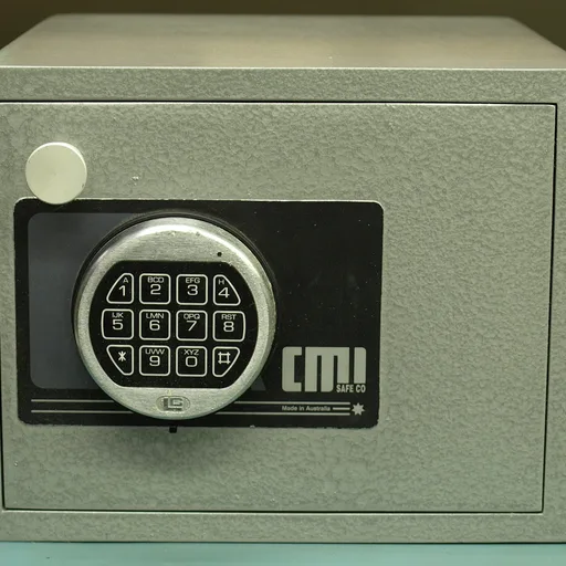 Safe (small)